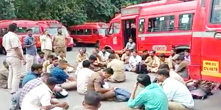 मुंबई में बेस्ट के निजी बस संचालकों की हड़ताल से यात्री हुए परेशान, 1,300 से अधिक बसें नहीं चलीं