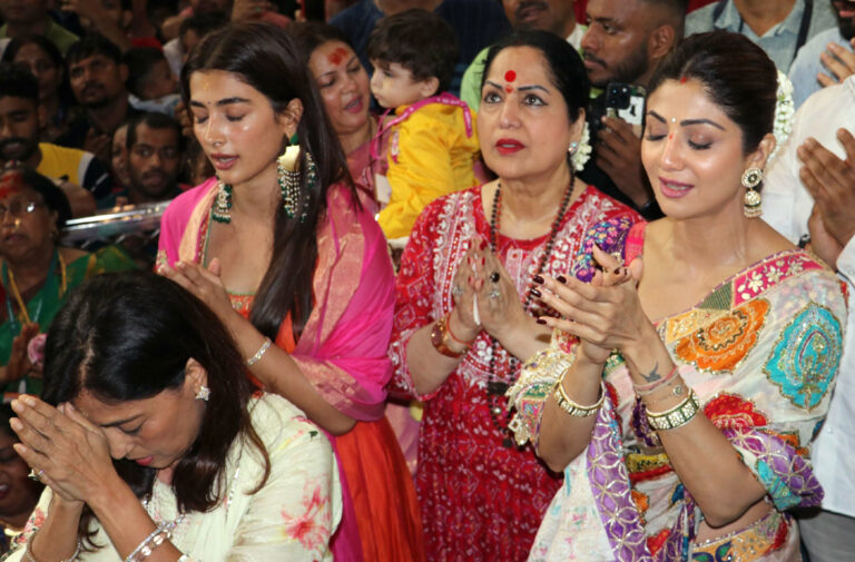 अभिनेत्री शिल्पा शेट्टी ने किया लालबाग के राजा का दर्शन