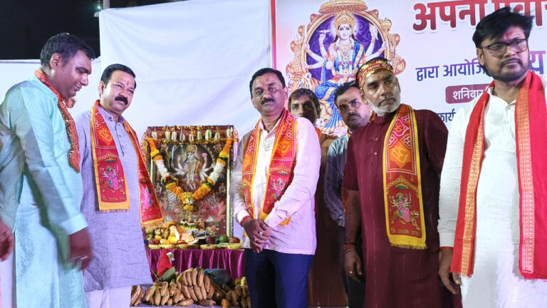 ‘अपना पूर्वांचल महासभा’ के माता की चौकी में जमकर झूमें महिला व पुरुष श्रद्धालु!