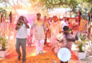 Jaunpur: पुलिसकर्मियों ने डीएम व एसपी के साथ मनाई होली