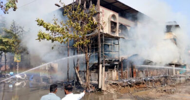 नालासोपारा में गैस रिसाव से द्वारका होटल में लगी भीषण आग; तीन घायल