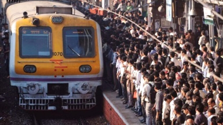 Mumbai: लोकल ट्रेन से गिरकर डोंबिवली के दो लोगों की मौत!