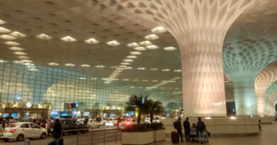 मुंबई अंतरराष्ट्रीय हवाई अड्डे पर 8.37 करोड़ रुपये का सोना, इलेक्ट्रॉनिक सामान जब्त, दस गिरफ्तार