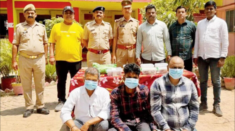मुंबई में मालिक के घर से 2 करोड़ की डकैती कर भागे हुए नौकरों को पुलिस ने किया गिरफ्तार