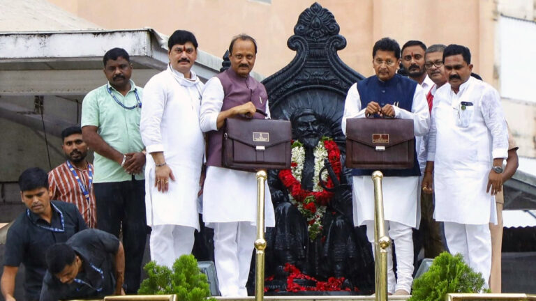 Maharashtra: ‘मुख्यमंत्री माझी लाडकी बहिन’ योजना के लिए आदेश जारी, जानें- कितनी होनी चाहिए पारिवारिक आय?