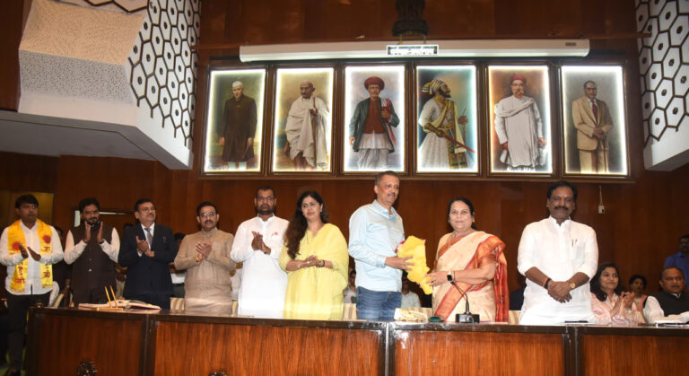 महाराष्ट्र विधान परिषद के 11 सदस्यों ने ली शपथ