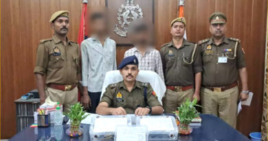 Varanasi: कोतवाली थाना पुलिस ने अवैध असलहों के साथ दो आरोपियों को किया गिरफ्तार