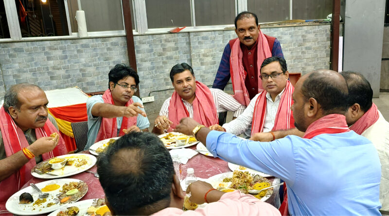 उपनगर पत्रकार एसोसिएशन का लिट्टी-चोखा व स्नेह मिलन समारोह