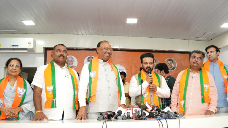 Kedar Jadhav joins BJP