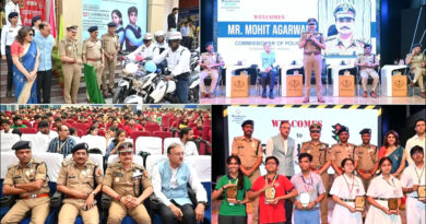 Varanasi: ‘सुरक्षित सड़क-सुरक्षित भविष्य’ पर छात्र-पुलिस संवाद: पुलिस आयुक्त ने छात्रों को यातायात नियमों के प्रति किया जागरूक