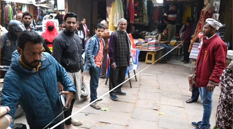 Varanasi: दालमंडी सड़क चौड़ीकरण के लिए बिजली के खंभे किये जायेंगे शिफ्ट, जल्द शुरू हो सकता है निर्माण कार्य
