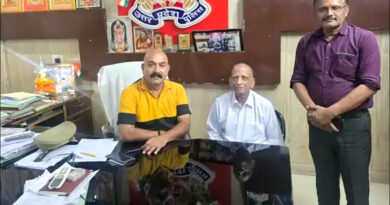 Varanasi: नकली पुलिस बनकर डॉक्टर को किया हाउस अरेस्ट, पुलिस और बैंक की तत्परता से बचे एक करोड़!