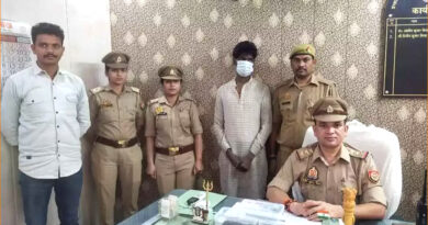 Varanasi: पुलिस ने शातिर चोर को पकड़ा, चोरी के तीन मोबाइल बरामद