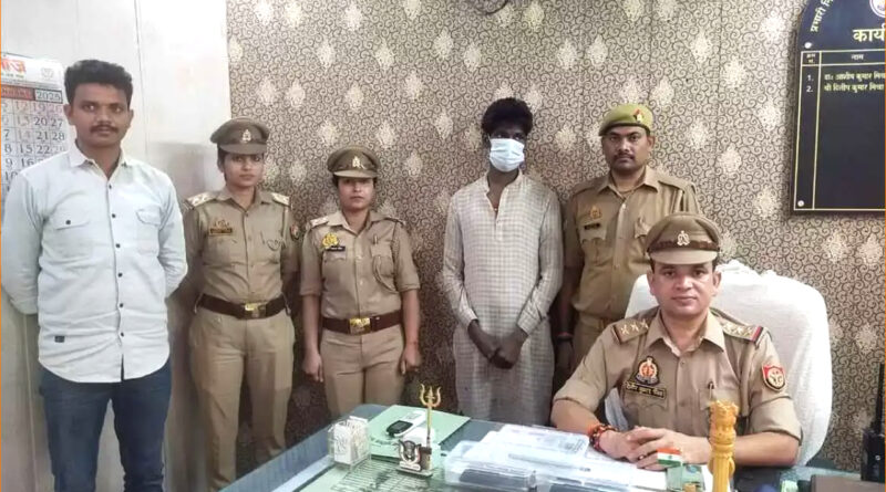 Varanasi: पुलिस ने शातिर चोर को पकड़ा, चोरी के तीन मोबाइल बरामद
