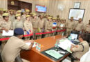 Varanasi: जनशिकायतों के त्वरित समाधान हेतु अपर पुलिस आयुक्त ने की समीक्षा बैठक, दिए ये निर्देश?