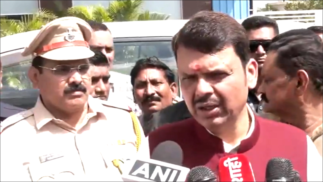 महाराष्ट्र के अहिल्यानगर में तनाव, विवादित रंगोली को लेकर हिंसा; फडणवीस बोले- दोषी के खिलाफ सख्त कार्रवाई की जाएगी