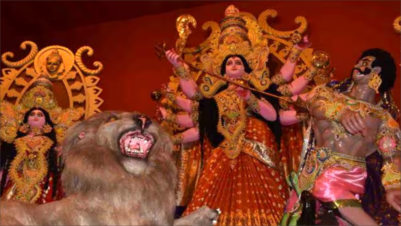 Varanasi: इस साल हथुआ मार्केट का दुर्गा पूजा पंडाल बनेगा इतिहास का गवाह; दिखेगी कर्नाटक के मुरुदेश्वर मंदिर की झलक!