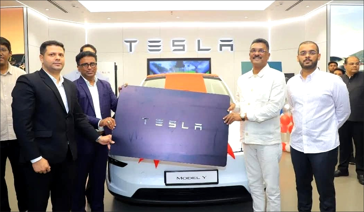 Mumbai: देश में पहली ‘टेस्ला’ कार के मालिक बने महाराष्ट्र के परिवहन मंत्री प्रताप सरनाईक!