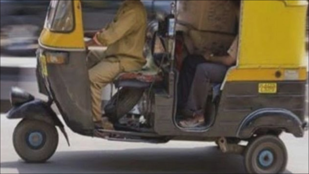 Mumbai: चेंबूर पुलिस ने बुजुर्ग से मोबाइल फोन छीनने वाले ऑटोरिक्शा ड्राइवर को किया गिरफ्तार