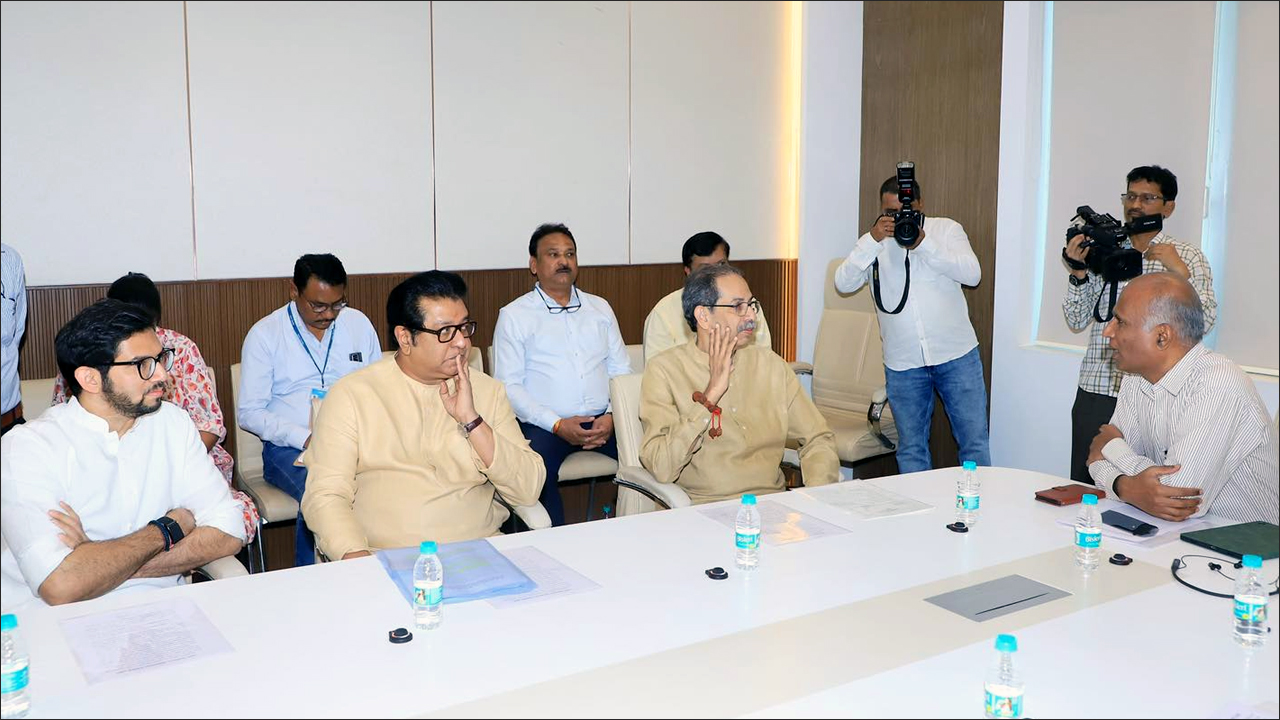 Maharashtra: राज ठाकरे ने मतदाता सूची में मौजूद गंभीर त्रुटियों पर उठाये सवाल? बोले- जब तक मतदाता सूची दुरुस्त नहीं होती, चुनाव मत कराइए!