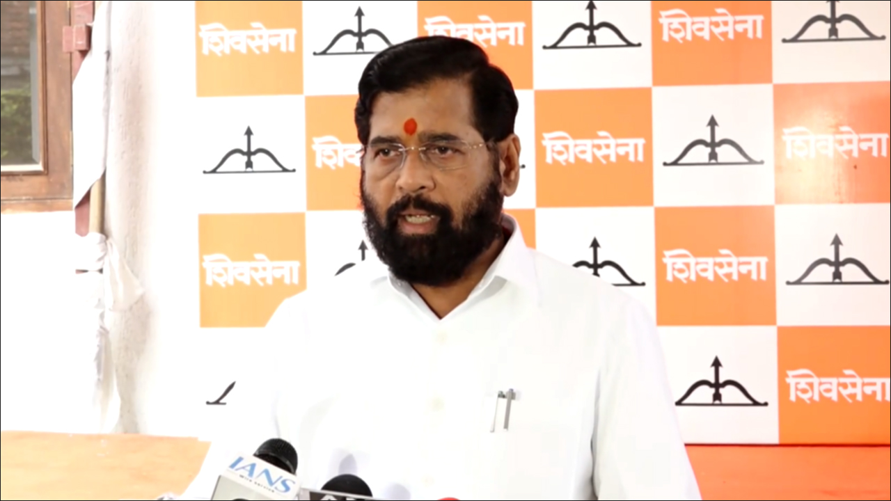 प्रेस कॉन्फ्रेंस को संबोधित करते हुए उपमुख्यमंत्री एकनाथ शिंदे