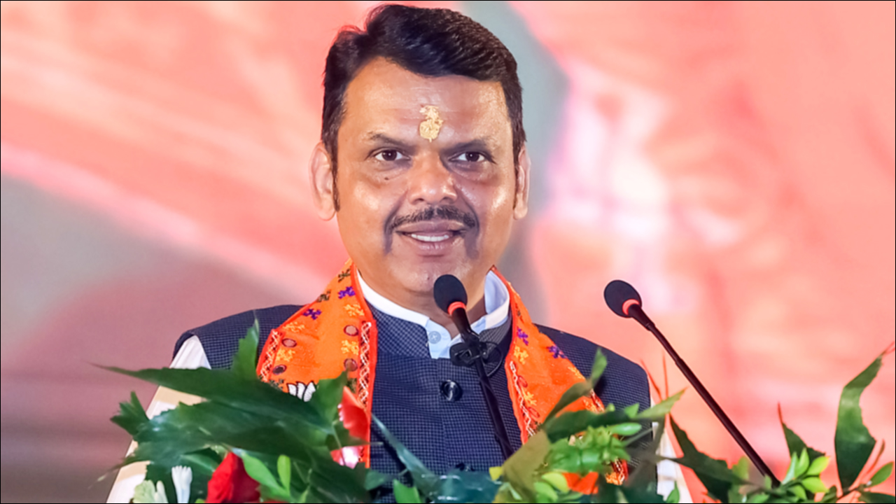 Maharashra: नगर निकाय चुनाव में भी ‘लाडकी बहिन योजना’ बना बड़ा मुद्दा! सीएम-डिप्टी सीएम लाडकी बहनों को दे रहे ये आश्वासन?