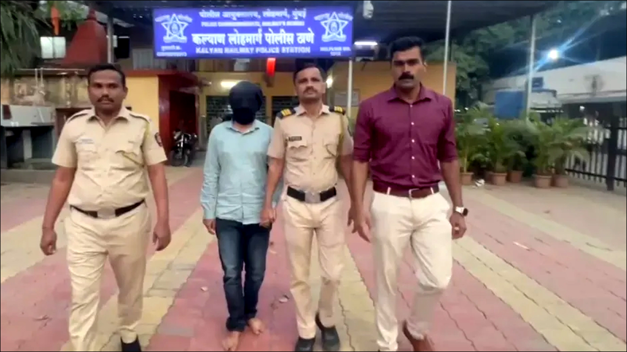 Mumbai: फर्जी पास पर AC लोकल में सफर करती हुई महिला पकड़ी गई, वजह जानकर आप भी रह जायेंगे दंग!