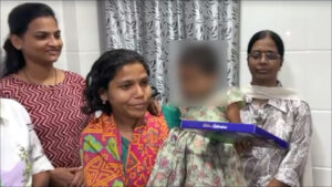 वकोला पुलिस ने अपहृत बच्ची की तलाश कर माँ से मिलवाया..