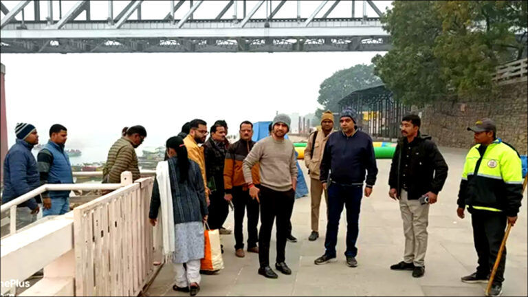 Varanasi: नगर आयुक्त हिमांशु नागपाल ने किया काशी के घाटों का औचक निरीक्षण, दिया ये सख्त आदेश?
