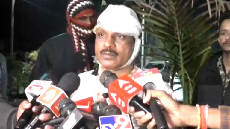 Maharashtra: रिवॉल्वर और तलवार की नोक पर NCP नेता को धमकाया; बेहरमी से पिटाई के बाद छोड़ा!