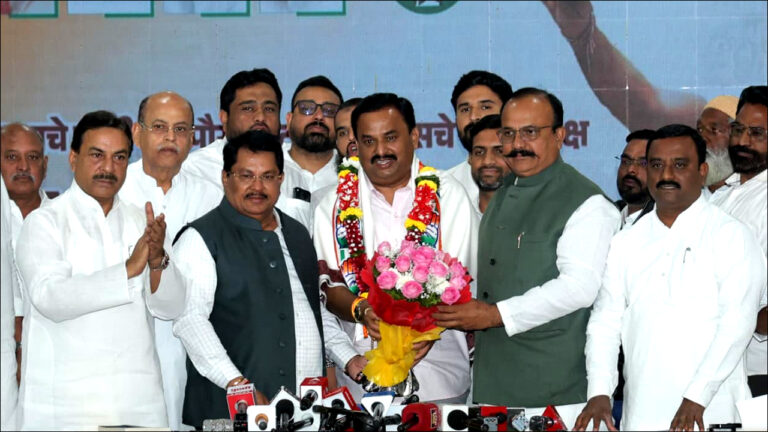 Maharashtra: पुणे के पूर्व मेयर प्रशांत जगताप ने शरद पवार का साथ छोड़, थामा कांग्रेस का हाथ!