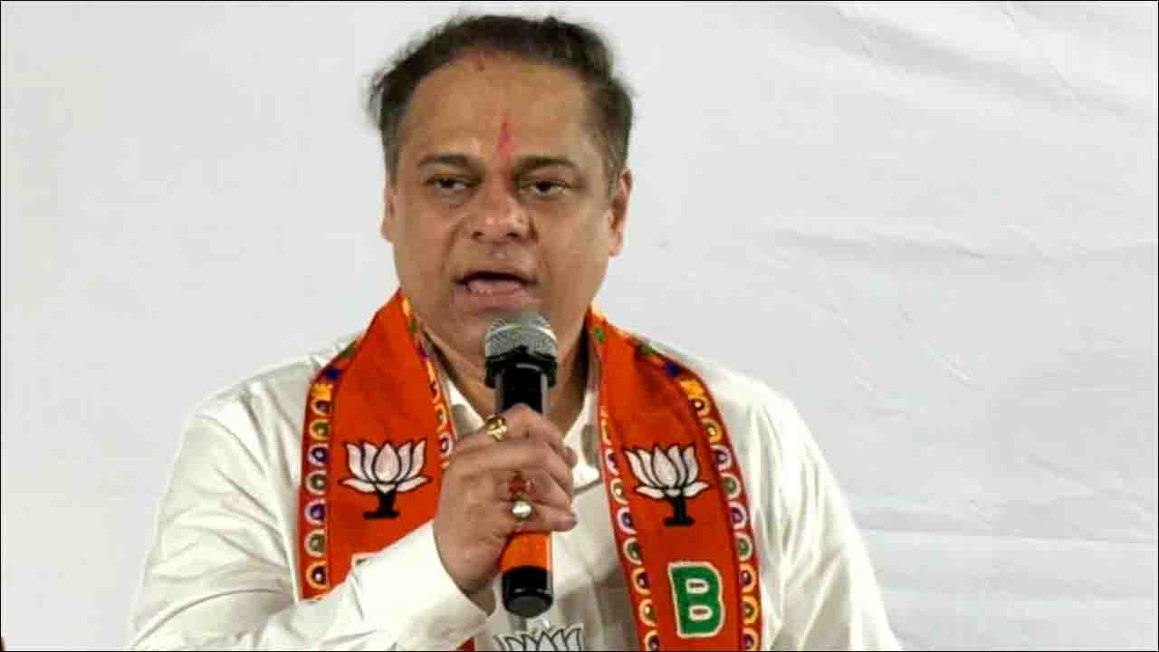 Maharashtra: उद्धव के ”चाटम” वाले बयान पर अमित साटम का पलटवार, बोले-15 को मराठी जनता देगी जवाब