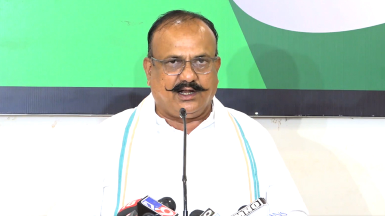 Maharashtra: बारामती उपचुनाव में बड़ा उलटफेर: कांग्रेस उम्मीदवार ने नाम वापस लिया; सुनेत्रा पवार की जीत पक्की!