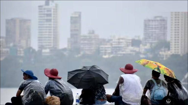 मुंबई में बारिश और ‘येलाे अलर्ट’ भीषण गर्मी से बेहाल मुंबईकरों को मिली राहत!