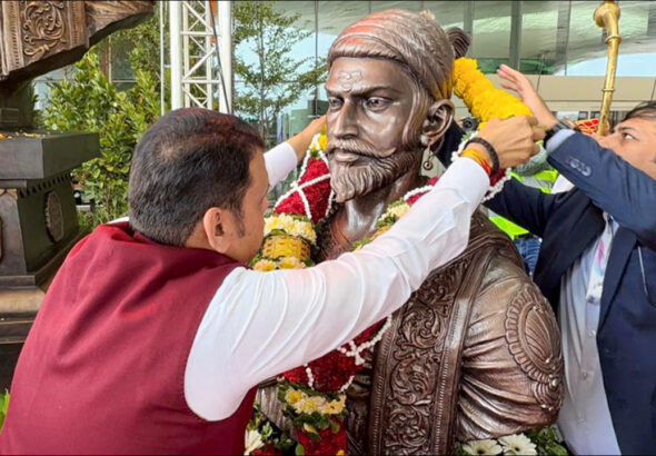 Maharashtra: महायुति में कुछ तो चल रहा; छत्रपति शिवाजी महाराज की प्रतिमा के अनावरण कार्यक्रम में नहीं हुआ सरकारी प्रोटोकॉल का पालन?