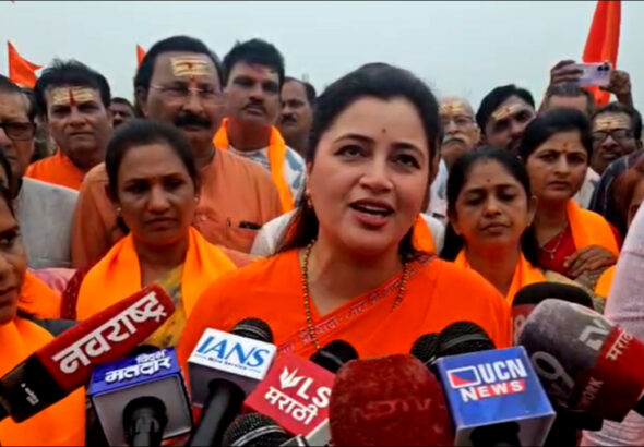 Maharashtra: ‘राम रक्षा’ पाठ पर नवनीत राणा का तीखा हमला- उद्धव ठाकरे ढोंग कर रहे हैं..!