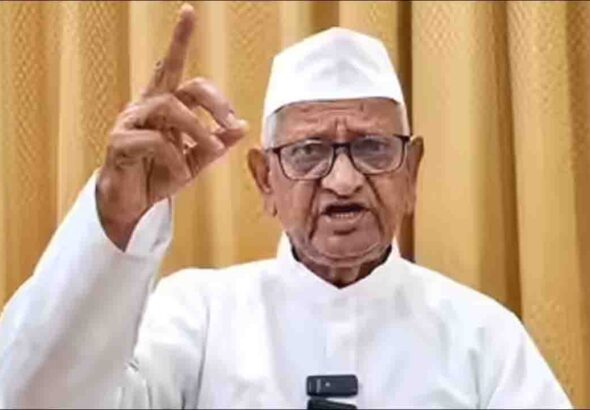Maharashtra: अन्ना के ऐलान से डरी सरकार; भूख हड़ताल से पहले RTI नियमों में बदलाव पर लगाई रोक!