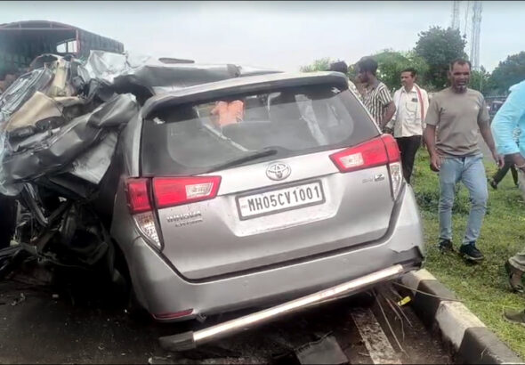 मुंबई-आगरा एक्सप्रेसवे पर हुए भीषण सड़क हादसे में 2 लोगों की मौत; 5 घायल