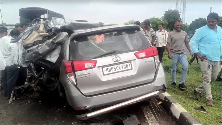 मुंबई-आगरा एक्सप्रेसवे पर हुए भीषण सड़क हादसे में 2 लोगों की मौत; 5 घायल