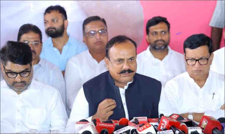 राहुल गांधी की नकल करने की देवेंद्र फडणवीस की कोशिश नाकाम; नागपुर का Gen Z संवाद सुपरफ्लॉप: हर्षवर्धन सपकाल