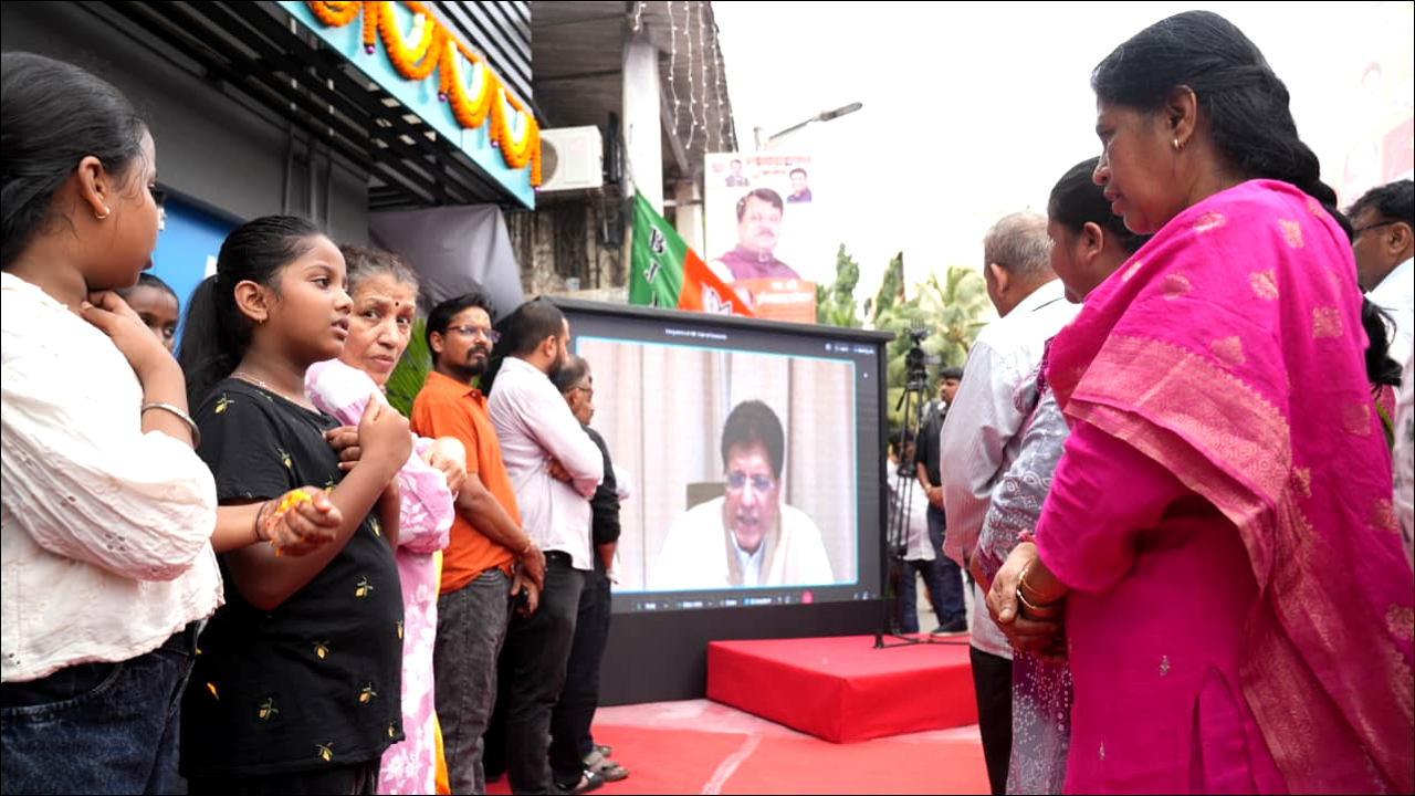 Mumbai: दहिसर को मिली स्वच्छता की सौगात; Piyush Goyal ने सावरपाड़ा में आधुनिक जन-सुविधा केंद्र का किया लोकार्पण!