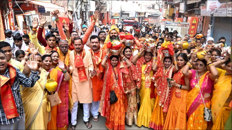 Varanasi: ज्ञानवापी मामले में शीघ्र फैसले की कामना; हर-हर महादेव के नारों से गूंजा परिसर
