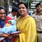 Mumbai: मानवता की मिसाल बनीं महापौर रितु तावड़े! नवजात के साथ फंसी मां को सरकारी गाड़ी से पहुंचाया घर!