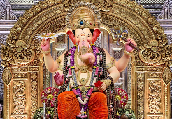 ‘लालबागचा राजा’ के दर्शन के लिए लाइन में लगने से पहले कृपया ध्यान दें: जानिए-आखिरी दर्शन का समय?
