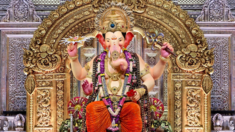 ‘लालबागचा राजा’ के दर्शन के लिए लाइन में लगने से पहले कृपया ध्यान दें: जानिए-आखिरी दर्शन का समय?